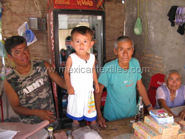 tecuiziapan_nahuatl17.JPG - Three generations